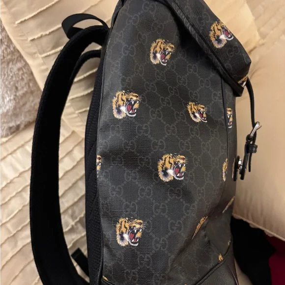 Gucci Black and Gold Tiger Motif Men's Backpack - Picture 8 of 15